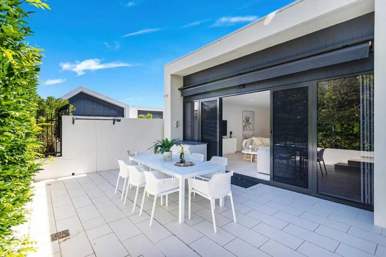 Modern Palms Getaway Villa Gold Coast Holiday home